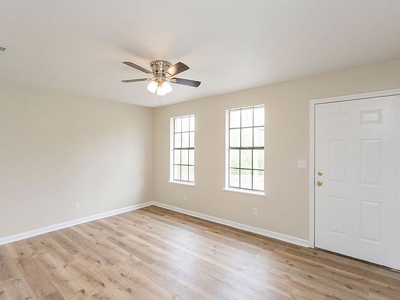 5th image of 329 Ash Dr