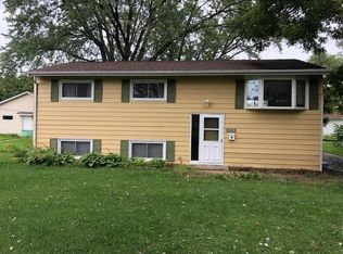 1715 Walnut Dr, Woodstock, IL 60098