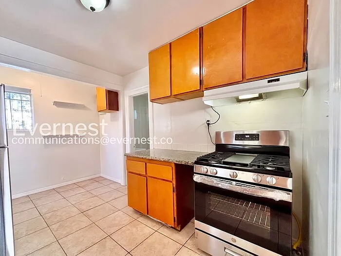 428 1/2 N Kingsley Dr — Photo 8