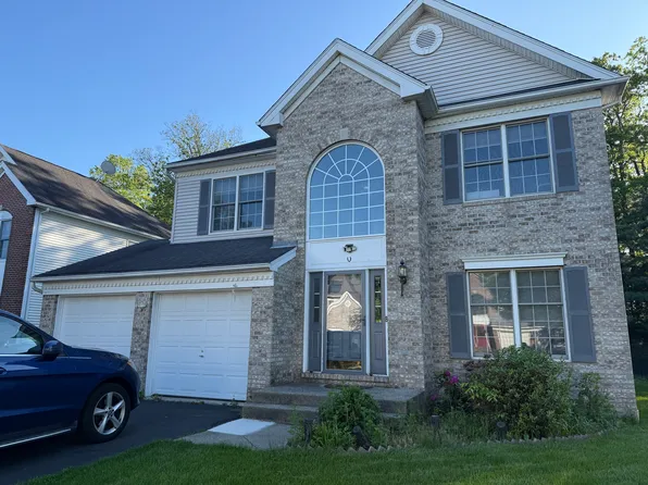 15 Ashley Ct, Danbury, CT 06810
