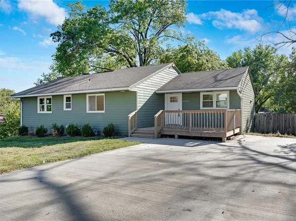 6512 NW Rock Garden Rd, Parkville, MO 64152