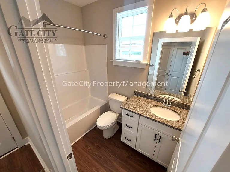 38 E 4th St — Photo 11