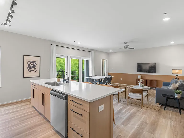 547 Winton Ter NE #1C — Photo 9
