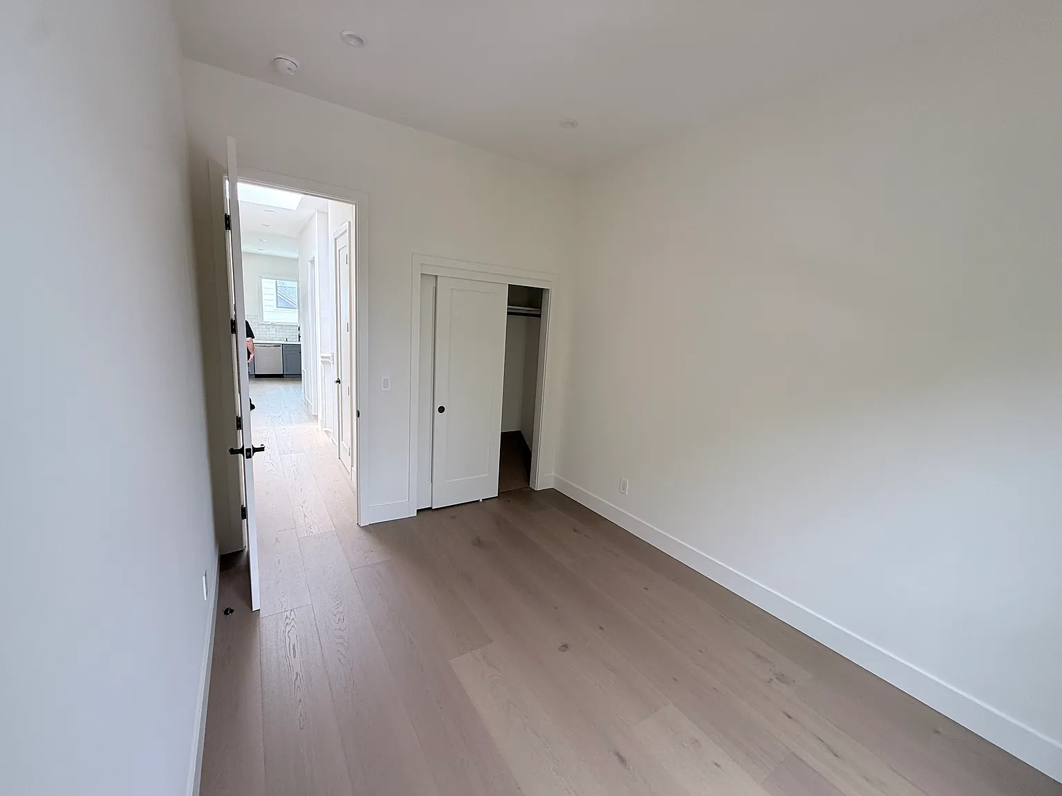 2 bed, 1.5 bath, 996 sqft, $5,200 — Photo 4