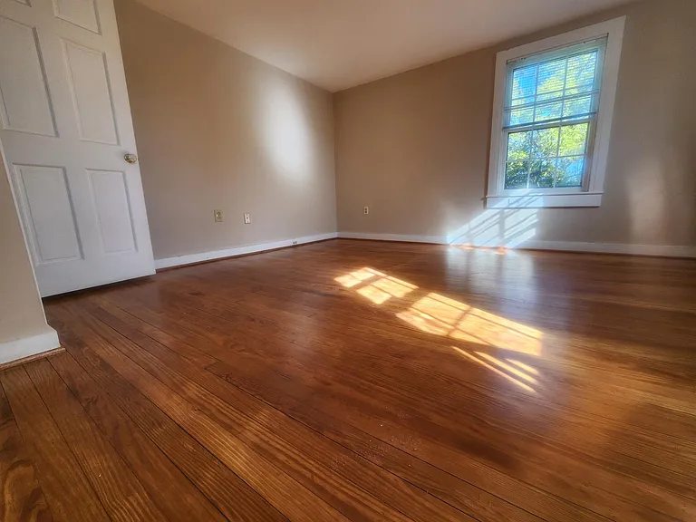 1520 Ridout Ln — Photo 45