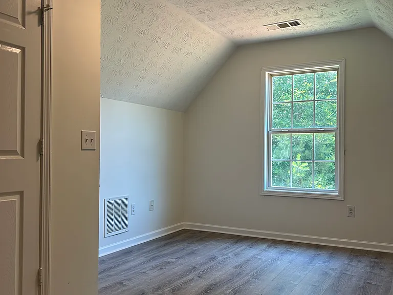 125 Sampson Ct — Photo 12