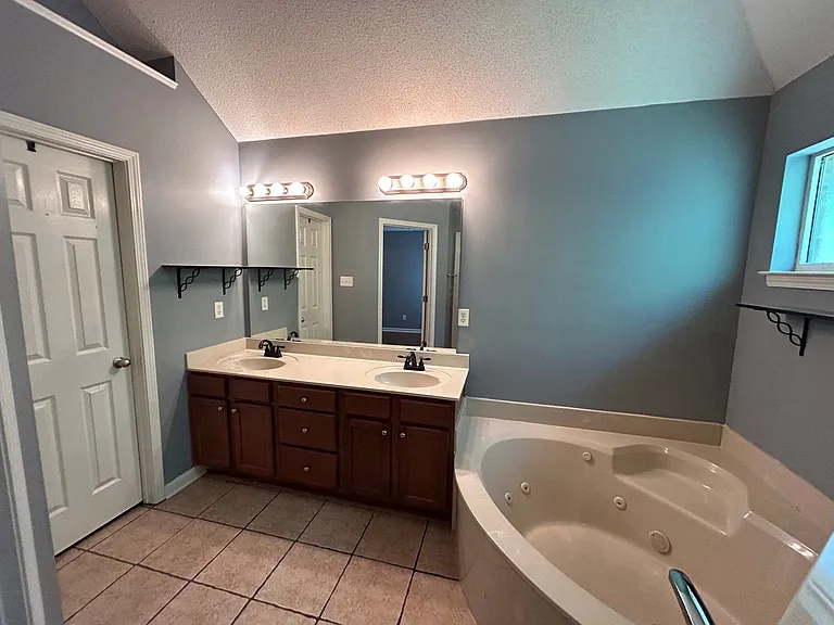 6836 Kamali Ave — Photo 10