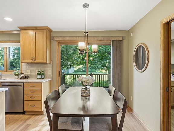 5th image of 2222 Parkview Ln