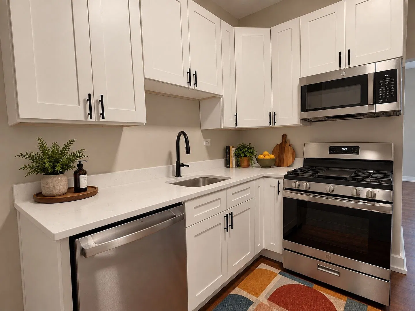 Renovated Logan Square 1BD Block from the California Blue Line — Photo 4