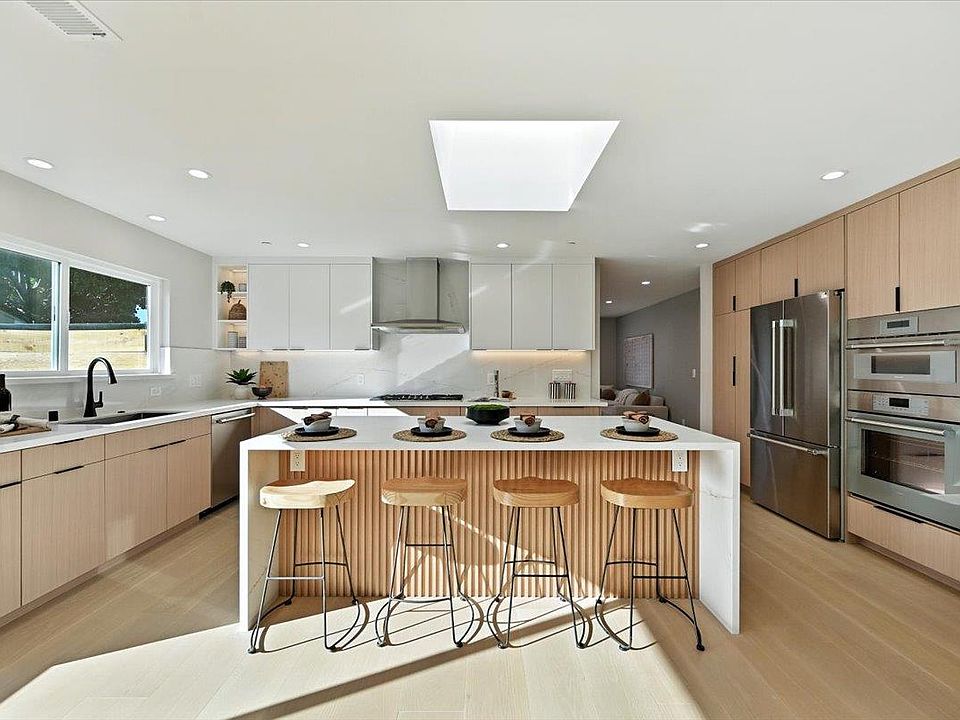 1st image of 486 Southwood Ave