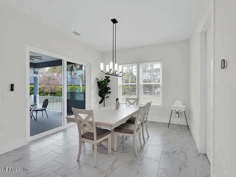 586 A1a N — Photo 12