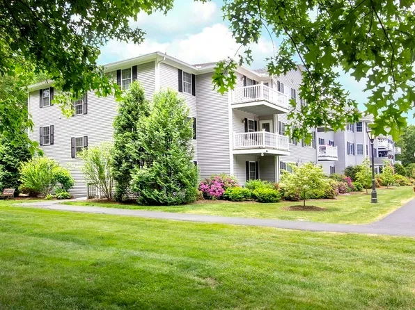 23 Green Leaves Dr Unit 107, Amherst, MA 01002