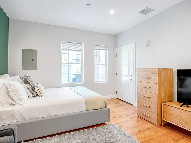 309 Sumner St #R — Photo 4