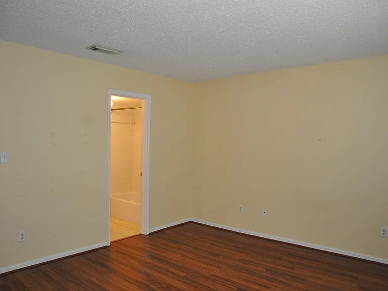 3754 Tanglewilde St #C16 — Photo 26