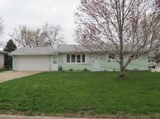 206 Rainbow Dr, Marshalltown, IA 50158