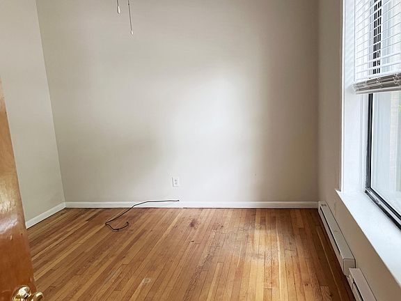 4th image of 915-23 W Waveland Ave #1D