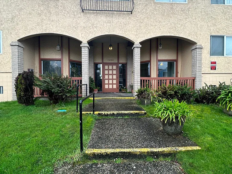 1450 Southgate Ave — Photo 1