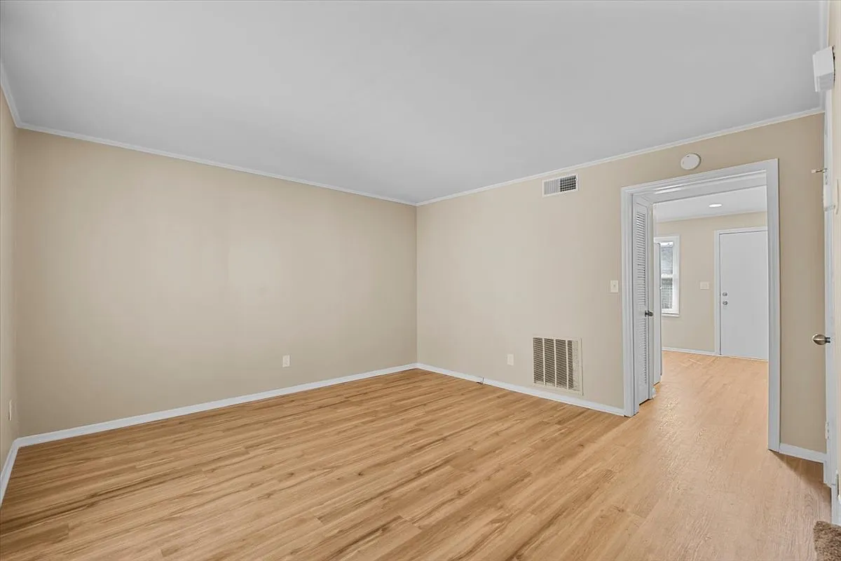 2 bed, 1.5 bath, $950 — Photo 3