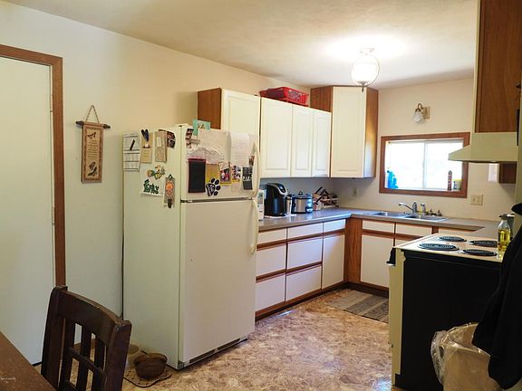 5th image of 440 W Lincoln Blvd