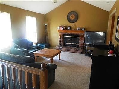 4th image of 906 SW Foxtail Dr