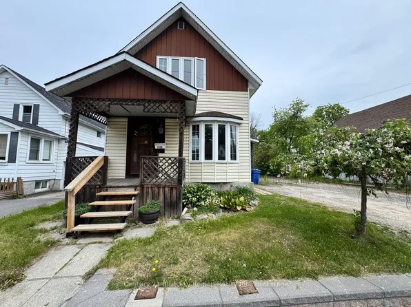 1528 Cassells St, North Bay, ON P1B 4C4