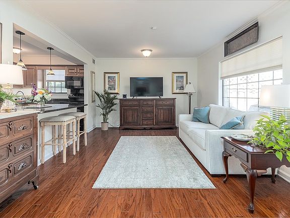 4th image of 7527 Bavarian Dr #1