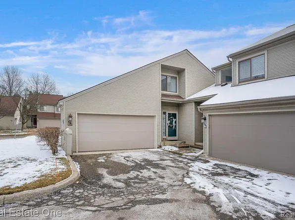 641 Ashley Cir, Rochester, MI 48307