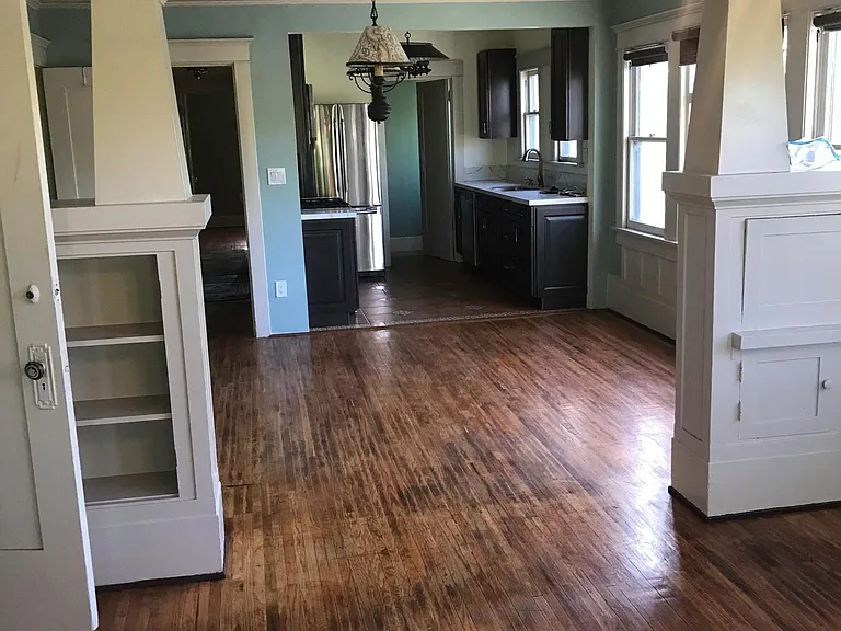 2703 Kenwood Ave — Photo 18