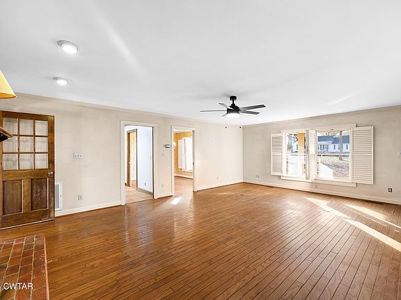 5th image of 105 E Cagle Dr