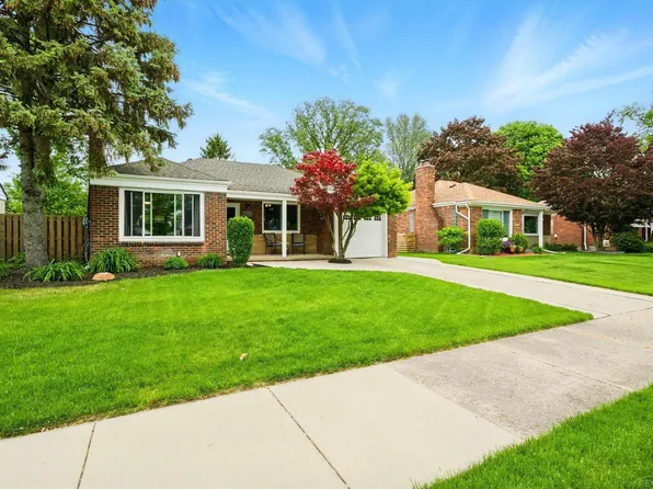 2320 Allard Ave, Grosse Pointe Woods, MI 48236