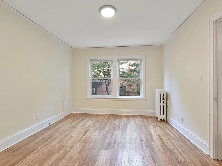 587 Grand Ave — Photo 6