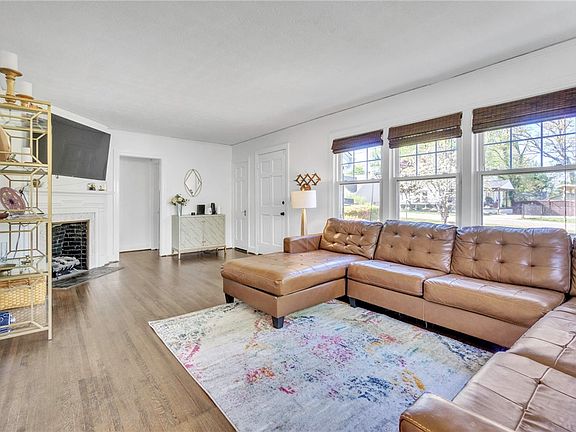 4th image of 320 Rogers Ave