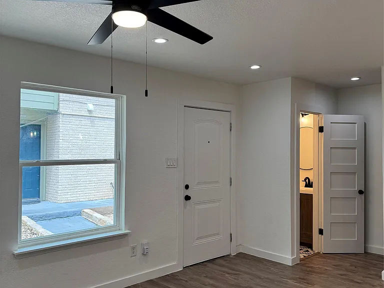 2124 Burton Dr #133 — Photo 8