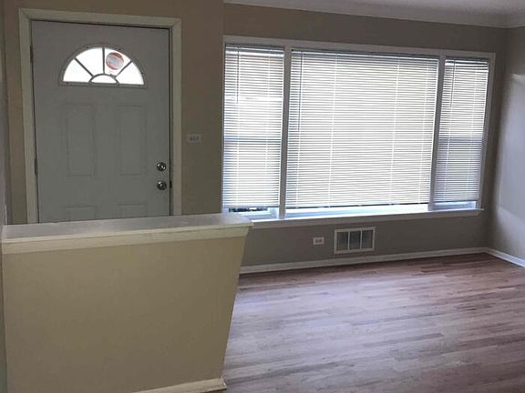 3rd image of 751 E 163rd Pl