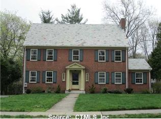 296 Quaker Ln N, West Hartford, CT 06119