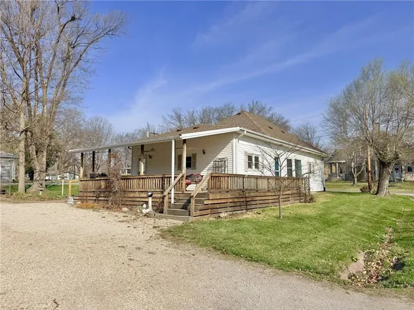 1310 E 13th Ct, Trenton, MO 64683