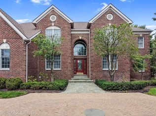 49899 Leyland Cir, Novi, MI 48374