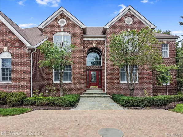 49899 Leyland Cir, Novi, MI 48374