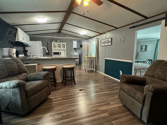 5th image of 1420 Ridgewood Cir