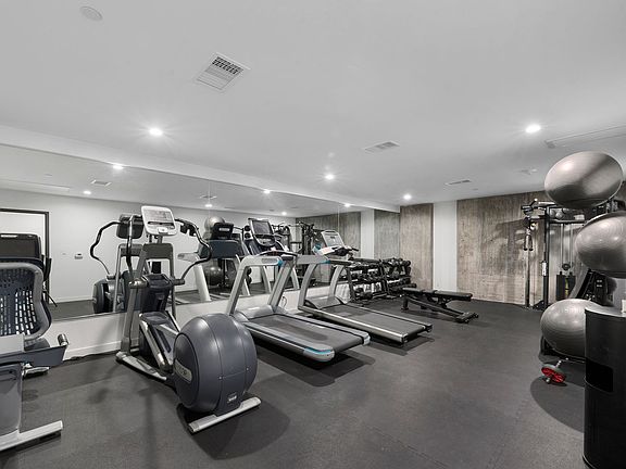 5th image of 829 Larrabee St #103