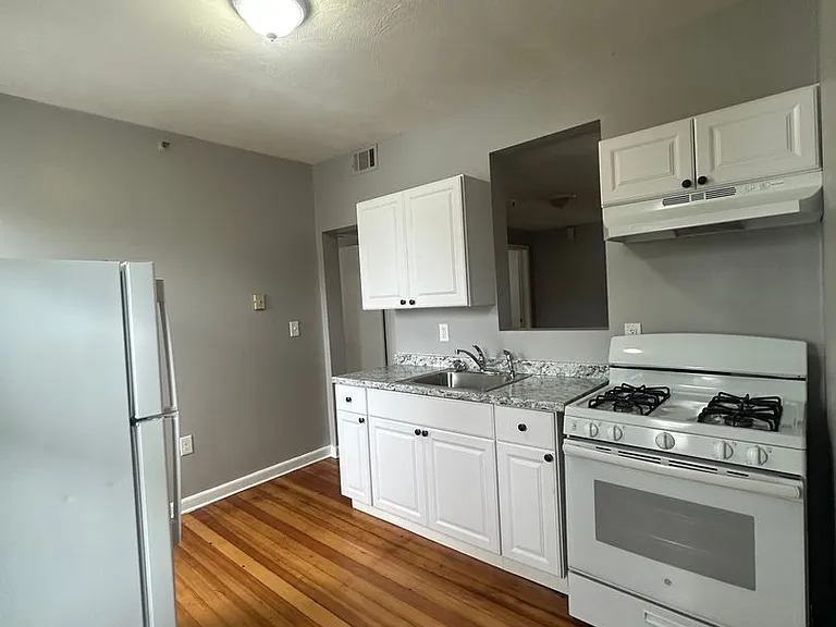 267 Fuller St — Photo 7