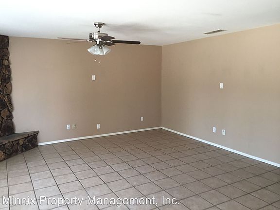 4th image of 422 W Pecan Ave