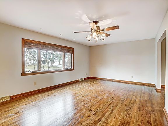 5th image of 223 Abbot Ave