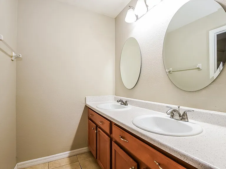 2101 Woodsedge Dr — Photo 16