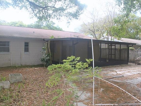 4th image of 907 W Gaston Pl