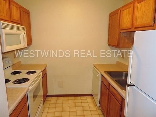 2nd image of 415 Woodside Dr APT 11