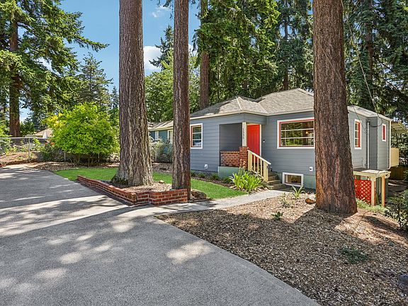 2nd image of 1535 NE 107th St