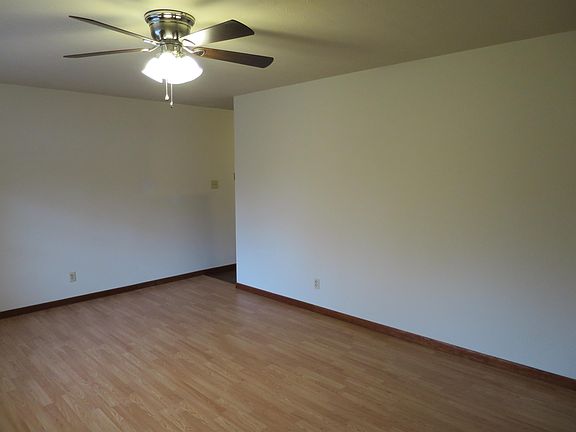 3rd image of 1121 Glade Hill Dr #1