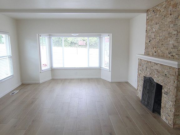 2nd image of 5600 Edgemar Ave