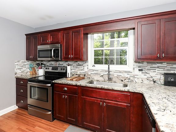 3rd image of 185 Hillshore Ct